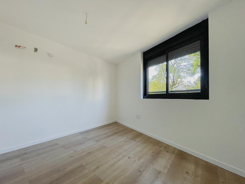 Venta De Apartamento De 2 Dormitorios Con Terraza Y Parrillero En Prado
