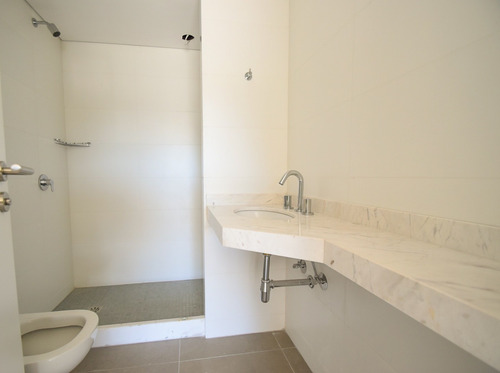 Imagen 6 de 7 de Apartamento En Venta De 1 Dormitorio C/cochera En Punta Del Este A Estrenar