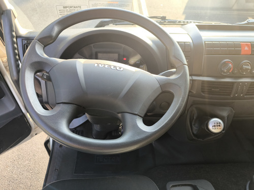 Caminhao Iveco Tector 11-190 Carroceria