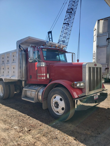 Imagen 2 de 15 de Camión De Volteo Peterbilt