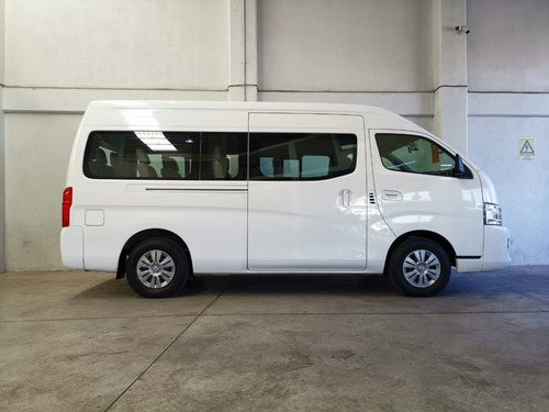 Imagen 4 de 14 de Nissan Urvan 2.5 15 Pas Amplia Aa Mt