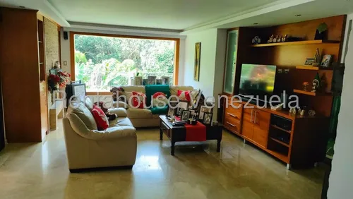 Agp Fabulosa Casa Remodelada. En Venta En La Boyera, Ubicada En Calle Cerrada 25-12979 Ys