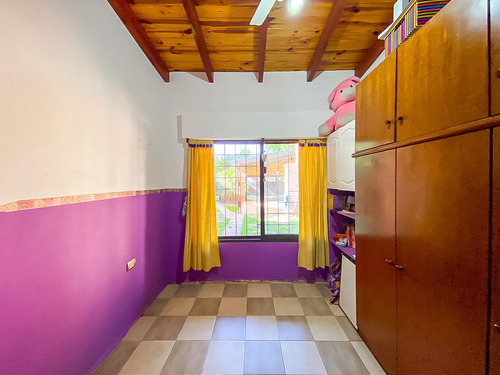 Casa De Tres Dormitorios En Venta En Capitan Bermudez Con Cochera Y Patio