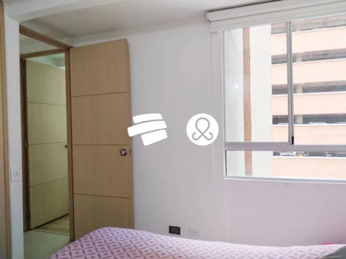 Apartamento Con Parqueadero Privado Y Cuarto Útil.