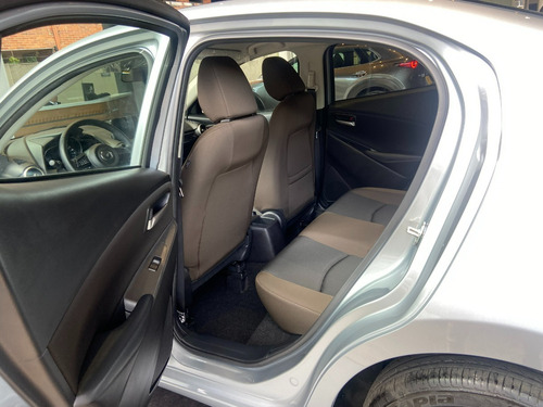 Imagen 14 de 18 de Mazda 2 Sedan Touring At 1.5 2024 / Mz127 / Vf