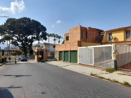 Se Vende Aparto Quinta En Urbanización Piedras Pintadas, Valencia