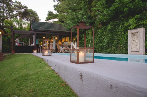 Gran Casa Ubicada En La Zona Del Golf, Punta Del Este.- Ref: 2157