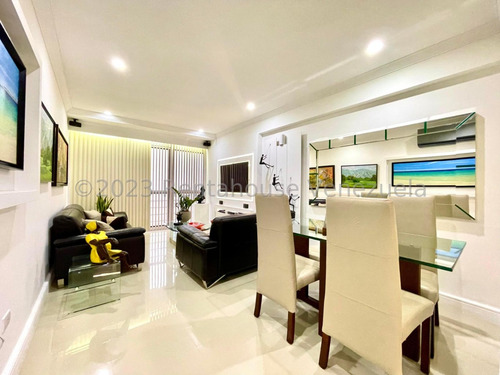Apartamento Remodelado En Solar Del Hatillo / Villa Avila