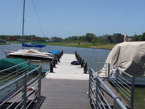 Lencke Vende - Albanueva-excelente Lote Al Rio Con Amarra, Frente A La Bahia Del Club House.