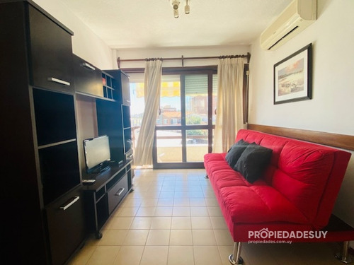 Apartamento Con Vista Al Mar De 1 Dorm. Playa Mansa, Punta Del Este- Ref: 806