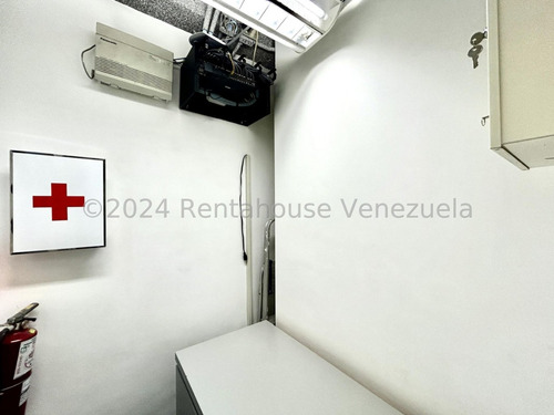 Oficina Alquiler Campo Alegre. Caracas. Ar. Mls # 24-20210