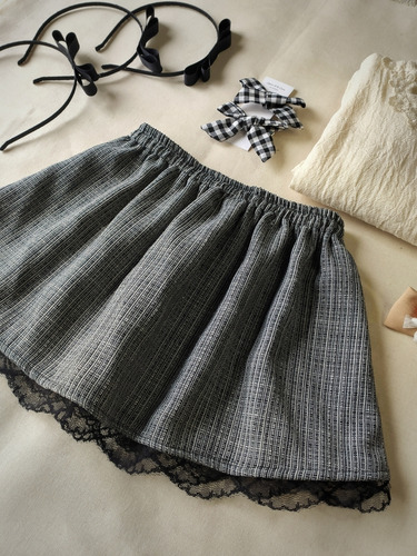 Pollera De Lana Con Puntilla Para Bebas En Gris