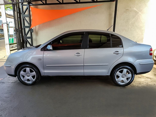 Imagem 9 de 12 de Volkswagen Polo Sedan 1.6 Mi Evidence 8v 2005
