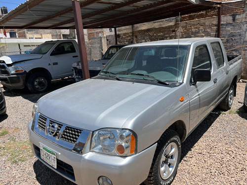 Nissan NP300 2.4 Doble Cabina Típica Audio Mt