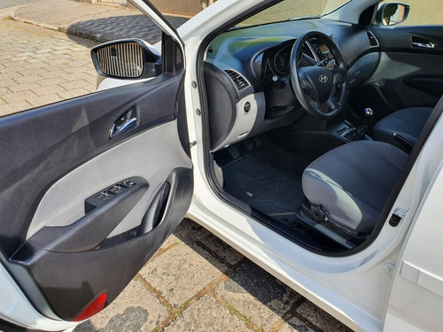 Imagem 14 de 15 de Hyundai Hb20s 2015 1.6 Premium Flex 4p