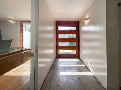 Casa En Venta De 4 Dorm. En Vitacura