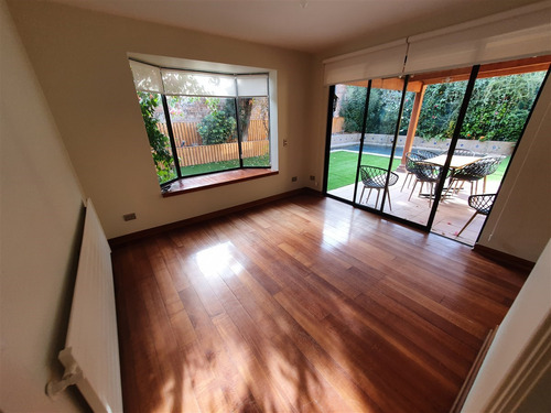 Casa En Arriendo De 5 Dorm. En Huechuraba En Condominio