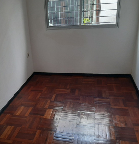 Imagen 11 de 17 de Oportunidad. Ideal Inversión. Renta O Vivienda Para Dos Familias. Buena Ubicación A Pasos De Av. Luis A. De Herrera. Muy Buen Entorno. Dos Casas Del 70 Planchada En Perfecto Estado.