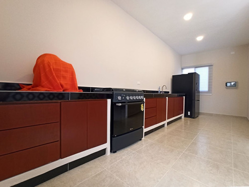 Venta De Casa De Un Piso, Remodelada En Baspul, 4 Recámaras