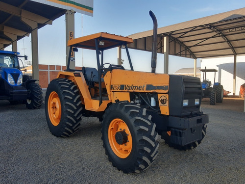 Imagem 3 de 7 de Trator Valmet 1180 4x4 .