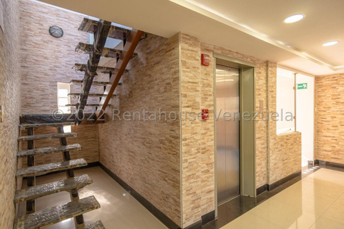 Edificio Para Usos Múltiples En Las Mercedes!!! 23-30721