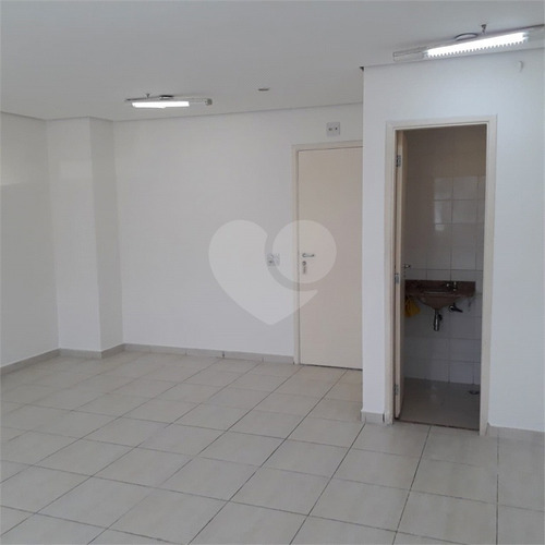 Imagem 6 de 21 de Venda Ou Aluga Sala Comercial 30 M³ Com Ponto Para Ar-condicionado E 1 Vaga De Garagem - Barra Funda - Reo369460