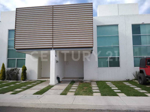 Casa Amueblada En Renta En Agave Azul Ii, San Juan Del Río, Querétaro.