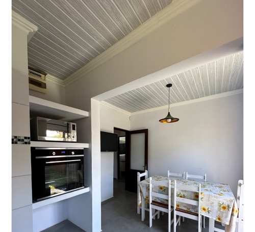Alquilo Casa 3 Dormitorios, Recién Reformada. Costa Azul, Canelones.