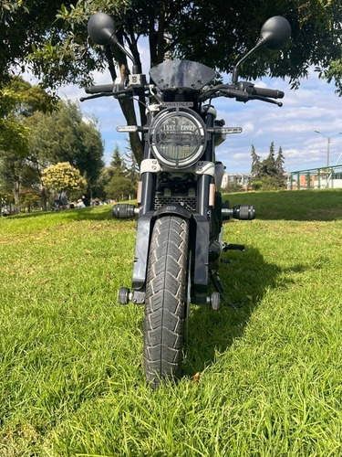 Imagen 3 de 25 de Husqvarna Svartpilen 200 2022