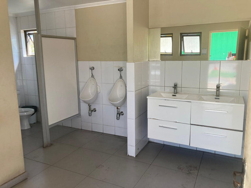 Arriendo Bodega De 1.805 M2 En Parque Industrial Lo Boza.