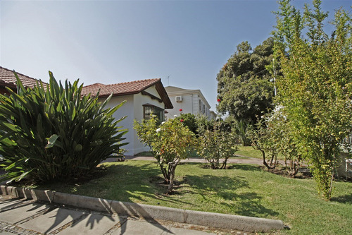 Casa En Venta De 4 Dorm. En Las Condes Estadio Español