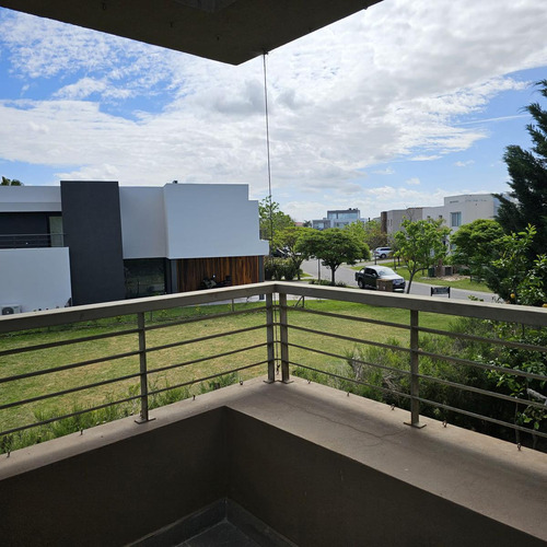 Alquiler Amoblada Casa A La Laguna En Barrio Los Alisos De Nordelta