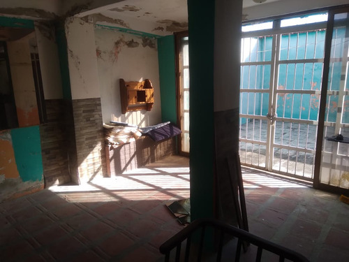 Venta De Casa Dos En Una, Conjunto Roma, Urb. Valle Arriba, Guatire