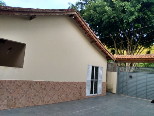 Imagem 3 de 14 de Chácara, Piscina, 2 Quartos, Sala Ampla, 2 Banheiros
