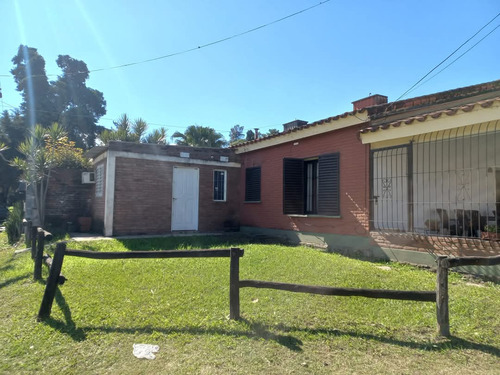 Flores Propiedades Vende Casa Esquina Barrio Modelo Sobre Av. America