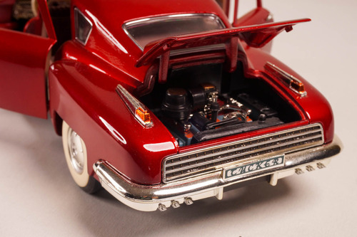 Tucker Torpedo Vermelho 1948 1:18 Miniatura Road Signature (Usado)