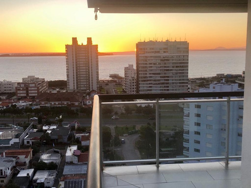 Imagen 5 de 11 de Piso Alto En Gran Torre Con Servicios, Muy Buena Vista