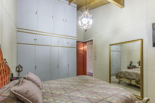 Casa En Ciudad Evita - 2 Dormitorios Mas Escritorio - Apto Credito - Quincho Y Pileta