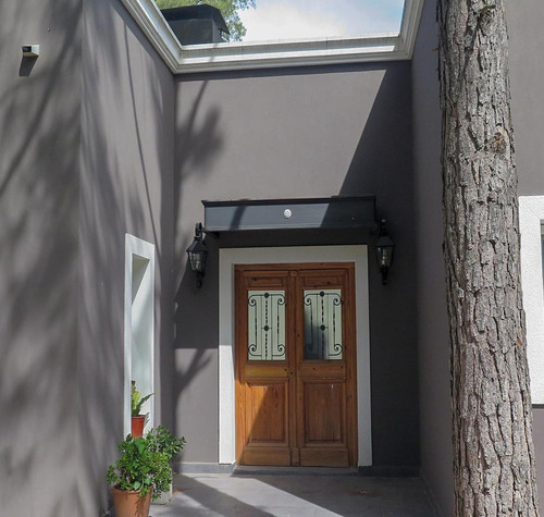 Venta Parque Leloir. Propiedad En Una Sola Planta Con 4 Dorm