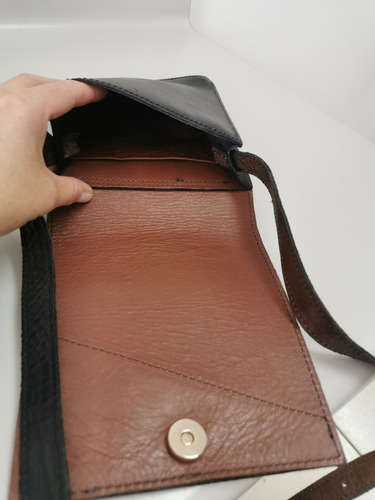 Cartera De Cuero Artesanal Con Aplicación De Hojas. (Usado)