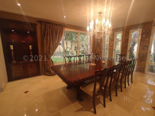 Imagen 3 de 10 de Casa En Venta Urb. Los Chorros # 22-16594