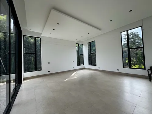 Casa De Lujo En Llanogrande En Arriendo