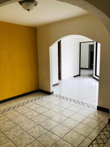 Imagen 5 de 9 de Hermosa Casa, Excelente Ubicación, Cerca De Centros Comerciales, Escuelas, Colegios, Centros De Salud
