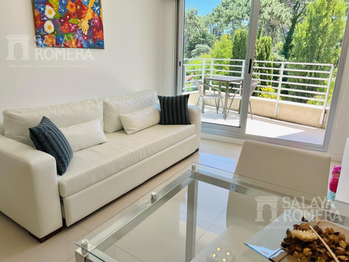 Imagen 2 de 14 de Venta Penthouse - 1 Dormitorio- Excelente Parrillero Con Terraza Punta Del Este Sap4211941