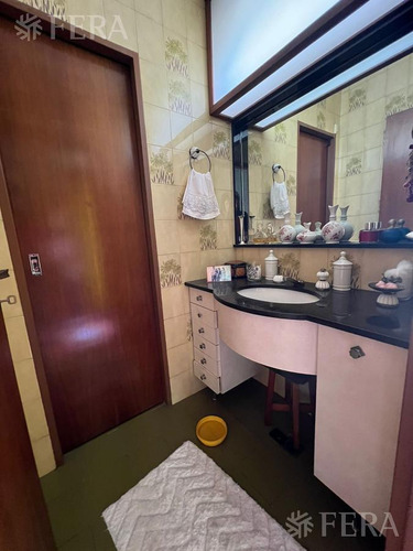 Venta Casa 5 Ambientes Con Cochera Y Patio En Villa Dominico