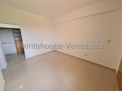 Naudy Escalona Asesor Inmobiliario De Rentahouse Vende Bello Apartamento En Zona Este De Barquisimeto