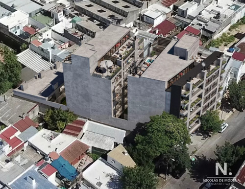 Monoambiente En Pozo Ubicado En Tres Cruces - Montevideo