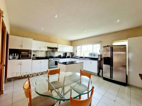 Venta De Casa En La Vista Country Club, Atlixcáyotl, Puebla, De 3 Recámaras