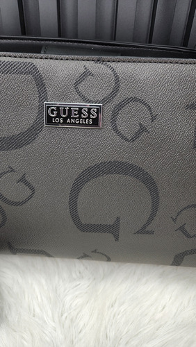 Bolsa Guess Cc961807 Nueva 100 % Original Con Etiqueta Negro Estampado Oro Negro