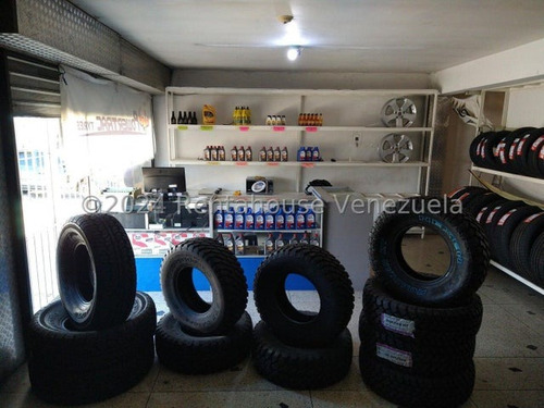 Edificio Comercial En Venta Oeste De Barquisimeto Gisselle Lobo Vende Excelente Oportunidad De Inversion Edificio Comercial De 600 Metros Cuadrados Con Sistema De Alarma Tanque 5 Mil Litros 2 5 8 9 4